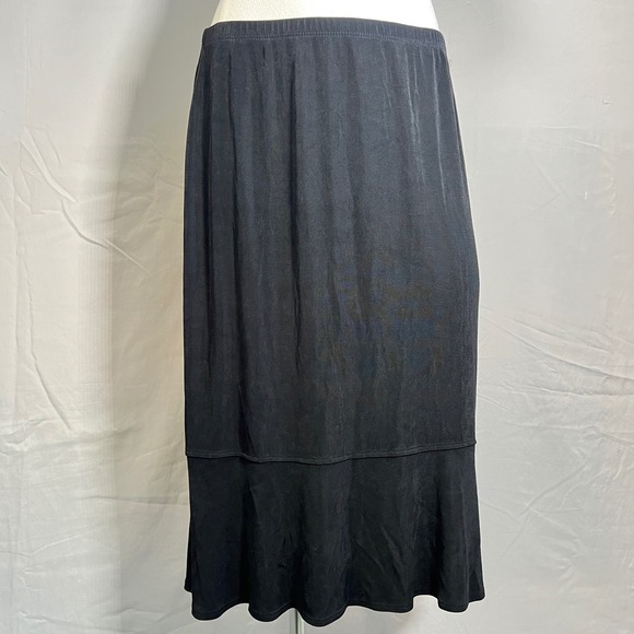 Chicos Travelers Black Midi Slip Skirt Size 2 /Large Travel Comfort - Picture 2 of 8